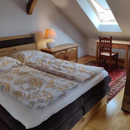 Ferienwohnung-Dachgeschoss Familie Mayer 多瑙河畔克雷姆斯 外观 照片