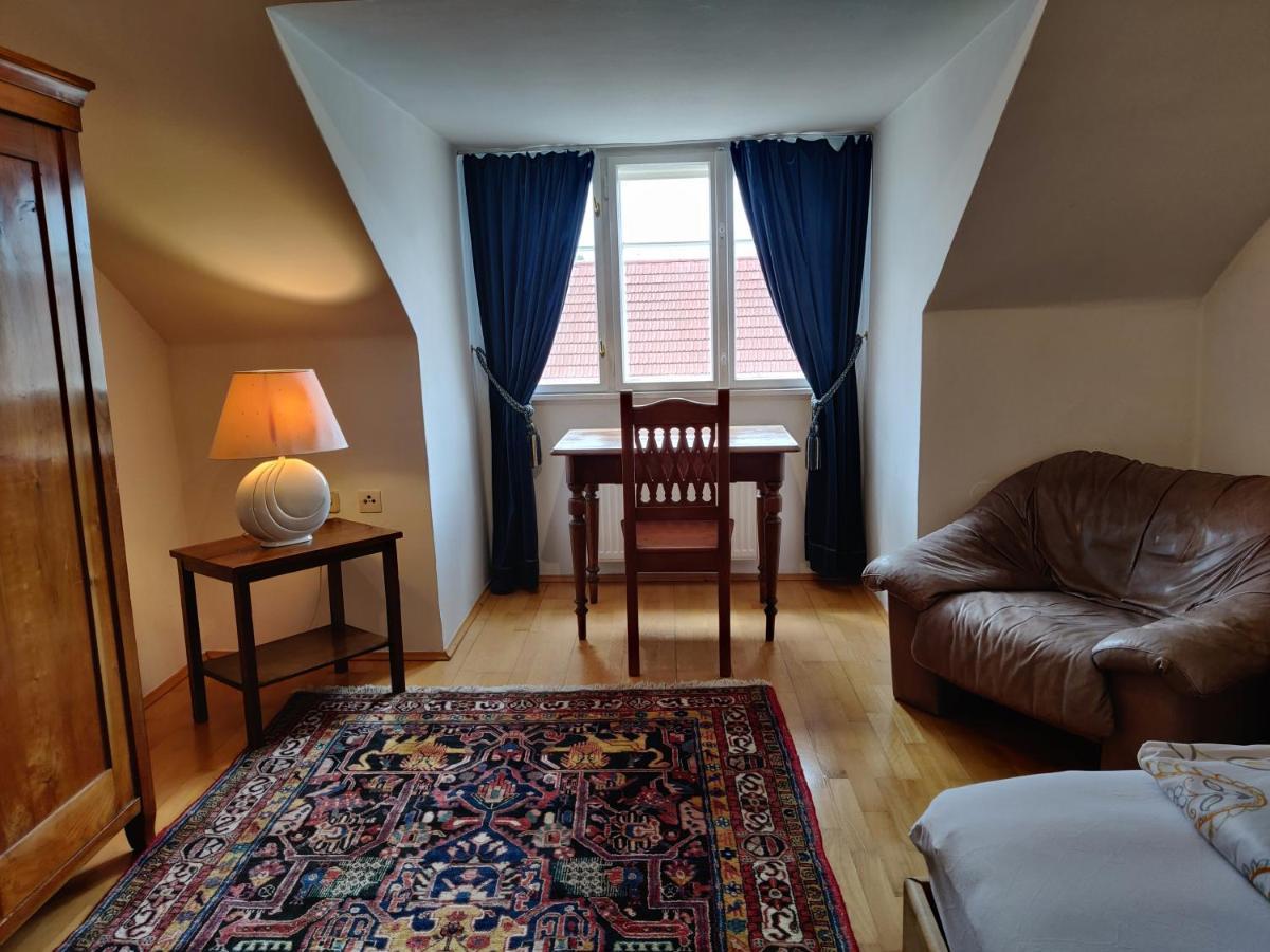 Ferienwohnung-Dachgeschoss Familie Mayer 多瑙河畔克雷姆斯 外观 照片