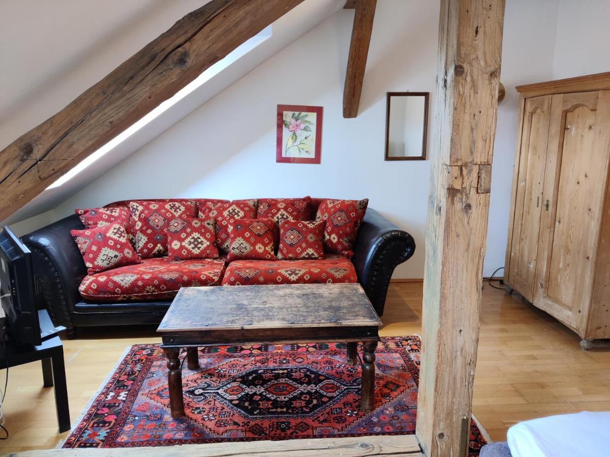 Ferienwohnung-Dachgeschoss Familie Mayer 多瑙河畔克雷姆斯 外观 照片